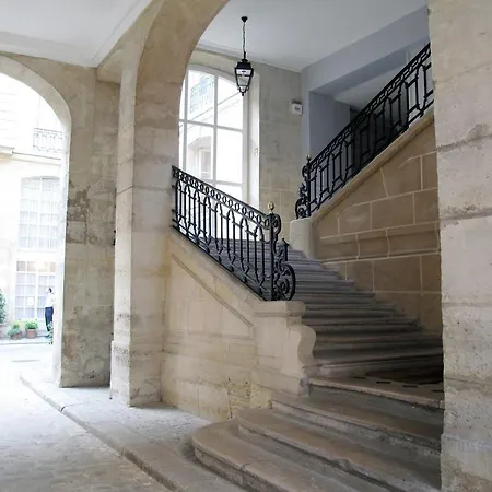 Louvre Bourdonnais Paris
